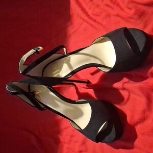 Jennifer Lopez Black Peep-Toe Heels